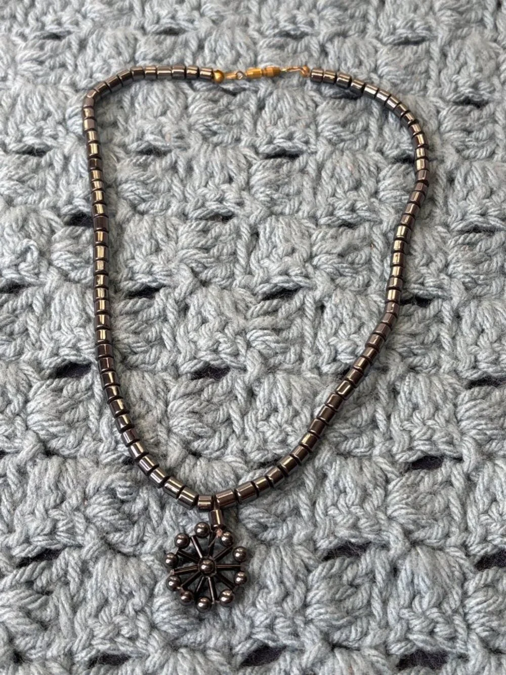Vtg Artisan Hematite Beaded Necklace Flower Pendant Goldtone Barrel Clasp 16 in
